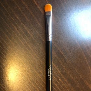 Younique cream shadow brush